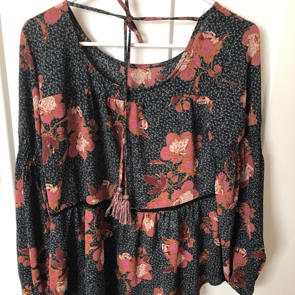Back Floral Blouse - Picture 2 of 2